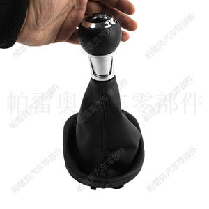 Pareo - Funda de cuero para palanca de cambios de coche, 6 velocidades, línea negra, ergonómica, para Volkswagen Caddy Audi R32 - Product Image 2