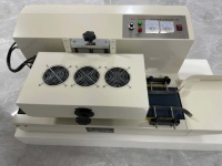 Machine de scellage automatique électromagnétique LGYF 2000AX pour bouteilles en plastique de boissons et de boissons énergisantes
