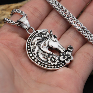 Yunnique – collier avec pendentif licorne en acier inoxydable pour hommes, bijoux cadeau - Product Image 4