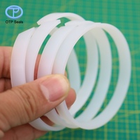 Joints d'étanchéité personnalisés en UHMWPE 80x75x10mm – Solutions d'étanchéité non standard en polyéthylène à très haut poids moléculaire pour usine