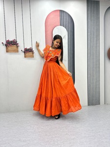 Vestido Largo de Tela Romana de Primera Calidad con Bordado Khatli, Ideal para Recepciones Nupciales y Eventos Festivos, en Venta - Product Image 3