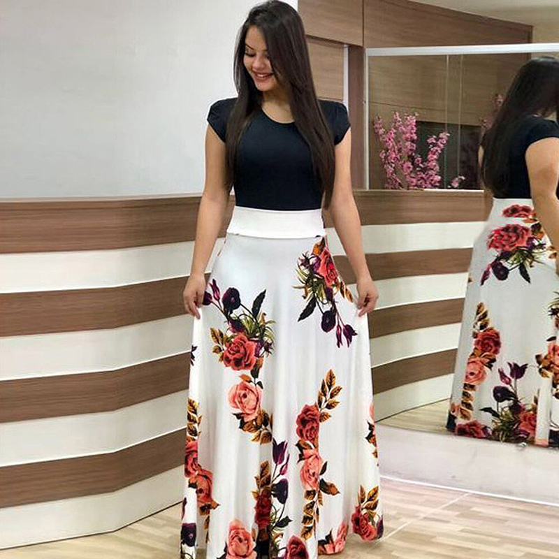 Jupe à fleurs, haut noir