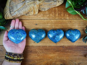 Venta al por mayor de piedra de palma tallada en forma de corazón de cristal natural pulido, corazón de apatita azul para regalo - Product Image 2