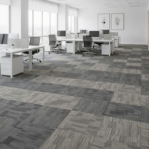 กระเบื้องพรมลายทางสี่เหลี่ยม ดีไซน์ทันสมัย คุณภาพสูง ผลิตจากพลาสติก PP เหมาะสำหรับใช้ในสำนักงาน โรงแรม และห้องนอน ทางเดิน  ฐานรองแบบไม่ถักทอ - Product Image 1