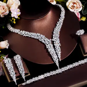 Mode vente chaude 4 pièces zircon cubique cristal luxe S925 en argent Sterling mariée mariage Banquet ensemble de bijoux pour les femmes