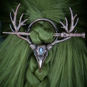 סיכת שיער לנשים בסגנון גותי רטרו, עם גולגולת, אבן ירח, קרני צבי, וינגי ויקינג, מעבר לגבולות, אביזרי שיער. - Product Image 3