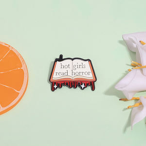 Spille di romanzi Horror personalizzati con spille con risvolto per vestiti e gioielli divertenti per gli amici - Product Image 2