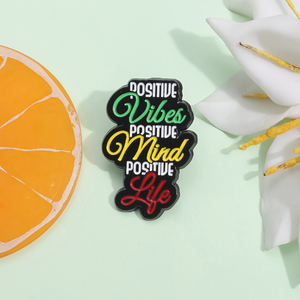 Spille in Smalto Personalizzate 'Positive Vibes Mind Life', Distintivo 'Resta Ottimista', Gioiello Regalo per Amici, Design Personalizzato - Product Image 2