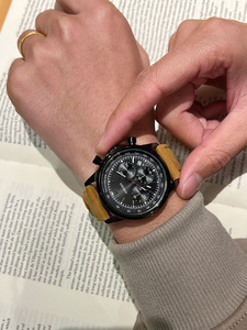 <span class=keywords><strong>น</strong></span>าฬิกาข้อมือควอตซ์ผู้ชาย สายห<span class=keywords><strong>น</strong></span>ัง หน้าปัดหลากสี ทนทา<span class=keywords><strong>น</strong></span> คุณภาพพรีเมียม กั<span class=keywords><strong>น</strong></span><span class=keywords><strong>น</strong></span>้ำ 30 เมตร เหมาะสำหรับใส่ทุกวัน สไตล์ลำลอง - Product Image 2