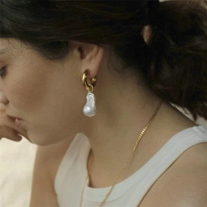 Anting Hoop Mutiara Air Tawar Alami Berlapis Emas 18k Baja Anti Karat Hipoalergenik Grosir SP untuk Wanita - Product Image 6