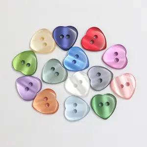 Boutons en résine plastique en forme de cœur à deux trous colorés pour enfants, bricolage mignon, vente en gros