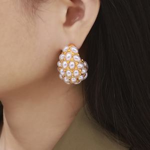 Pendientes de Lágrima Vintage de Acero Inoxidable Hipoalergénico con Baño de Oro de 18k, Diseño Único, Novedad Otoño-Invierno 2025 - Product Image 4