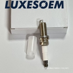 Bujías 93360 LZKR6B-10E M12mm, tamaño de rosca de 14mm, espaciado de 1.1mm para autos de 2010 en adelante - Product Image 5