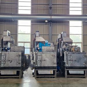 Machine de sablage à bande industrielle à axe transversal certifiée CE pour le nettoyage automatique des moteurs et de l'acier - Product Image 2