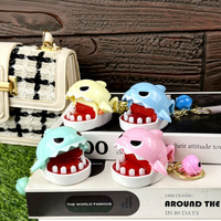 Mini porte-clés jeu Requin à mordre au doigt, jouet anti-stress amusant à presser avec des dents, avec clochette et pendentif de sac