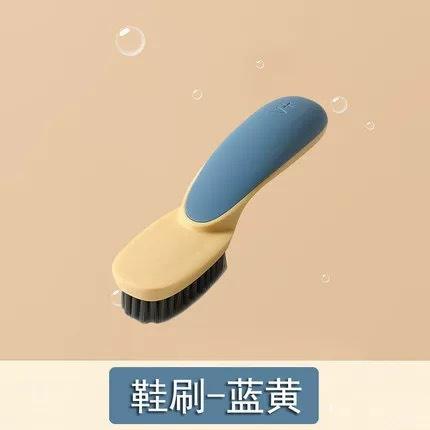 แปรงขัดรองเท้าสีฟ้าและสีเหลือง