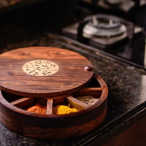 Boîte à épices en bois artisanale avec couvercle coulissant, 5 compartiments, récipient de rangement pour masala, organisateur d'épices rond indien pour la cuisine - Product Image 5
