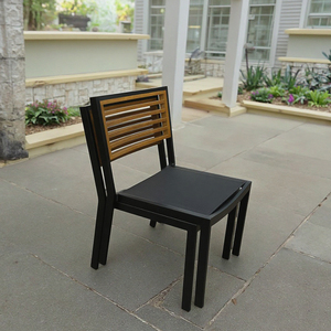 Ensemble de salle à manger d'extérieur 7 pièces en aluminium et teck pour patio et balcon, avec table en bois massif et 6 chaises en métal - Product Image 4