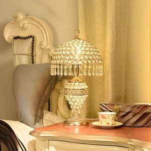 Moderne Eisen-Schreibtischlampe mit Kristallschirm |   E26 Lampensockel |   Minimalistischer Luxus für Schlafzimmer und Hotellobby |   Romantische Ambientebeleuchtung - Product Image 3