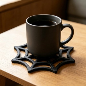 Sottobicchiere a forma di ragnatela in stile dark, design cavo, isolante termico e antiscottatura, tappetino antiscivolo per tazze da caffè e bicchieri d'acqua - Product Image 6