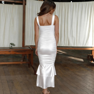 Abito Lungo da Donna di Alta Gamma con Volant, Nuovo Design Primavera 2026, in Raso Bianco Solido, Sensuale, Senza Maniche, con Schiena Scoperta e Dettagli Pieghettati - Product Image 3