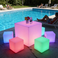 Chaises et table de bar LED Cube rustiques avec LED RGB IP65 pour hôtel, parc, événements en plein air