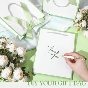 Sacchetti Regalo Bianchi con Manico e Fiocco in Verde Salvia per Festività, Capodanno, San Valentino, Matrimoni e Addii al Nubilato - Product Image 4