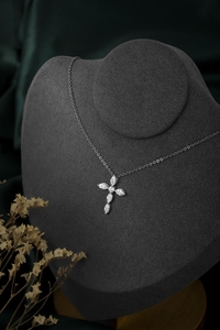 Collier pendentif classique en or blanc massif 10 carats avec diamant rond brillant de 0,93 ct cultivé en laboratoire |   Coupe Ronde Brillante Créée en Laboratoire - Product Image 2