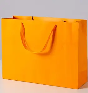 Perückenverpackungsbeutel aus Kraftpapier Twist Handle Tissue Square Bottom kleine weiße Einkaufstasche handwerkliche Verpackung Geschenktüten