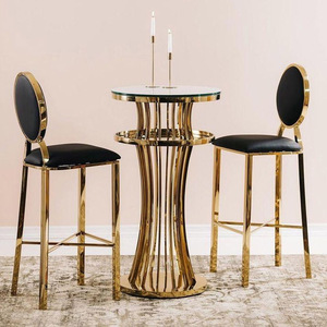 Chaise haute élégante blanche et rose, design <span class=keywords><strong>Valentino</strong></span>, tabouret de bar en tissu blush avec finition en acier inoxydable doré - Product Image 2