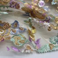 Magnifique tissu de broderie à la machine à fleurs avec paillettes 100% tissu en maille de polyester pour vêtements