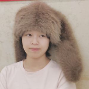 도매 신상 핑크 플러시 에코 페이크 퍼 모자 2024 여성용 겨울 긴 귀 오버사이즈 인조 퍼 모자 - Product Image 5