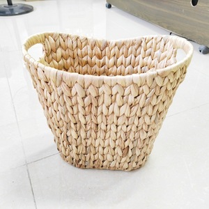 Panier de rangement ovale en jacinthe d'eau tressée fait main pour l'organisation de la maison, des jouets et des essentiels, forme rectangulaire, couleur naturelle - Product Image 2