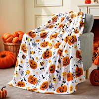 Couverture d'Halloween douce en peluche avec motifs toiles d'araignées, chauves-souris et citrouilles, en flanelle confortable pour fêtes, canapé, lit et salon