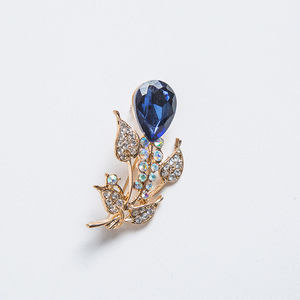 Broche coréenne haut de gamme en alliage d'or avec cristaux colorés, vente en gros de broches et épingles - Product Image 3