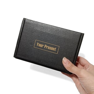 Cajas de correo negras plegables de lujo de diseño personalizado respetuosas con el medio ambiente al por mayor con logotipo personalizado Kraft