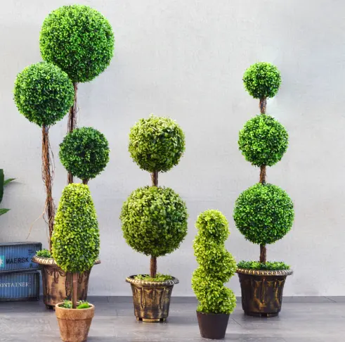 شجرة بونساي صغيرة خضراء بوعاء من Faux من Topiary Ball