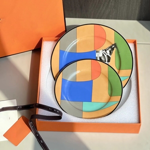 Nouvelle Décoration Nordique pour la Maison : Assiettes et Plats de Présentation en Porcelaine Écologique pour Votre Table à Manger - Product Image 1