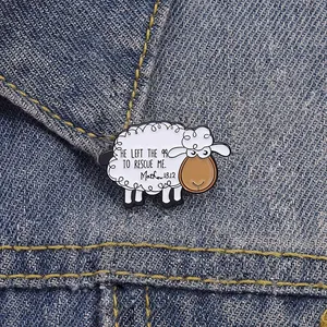 Épingles en émail Jésus 'Il est parti en mon aide' et 'Je vis pour Jésus', Broche Jésus Mouton, Badge de revers pour vêtements, Bijoux, Cadeaux pour amis - Product Image 1
