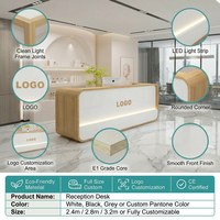 Bureau d'accueil bicolore de style crème minimaliste personnalisé avec éclairage LED encastré pour salon de beauté et boutique