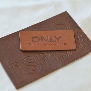 Patch personnalisé en cuir PU pour vêtements avec logo gaufré ou en relief, à coudre, pour étiquette tissée personnalisée de vêtement - Product Image 4
