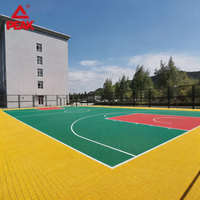 Rouleaux de revêtement de sol PVC Runsure à faible teneur en COV, pose directe sur béton pour terrains de futsal, sûrs pour l'Arabie Saoudite et le Moyen-Orient, prix de gros usine