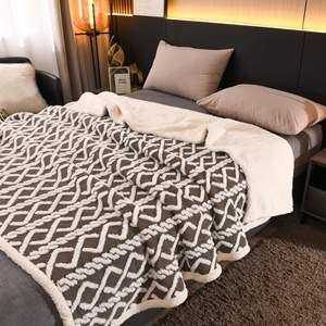 Manta de franela de doble cara Tuff, manta de sofá de punto de 2 capas con patrón de Festival hecho de tela de lana polar - Product Image 1