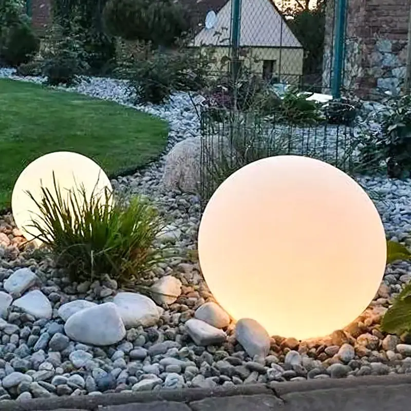 Lampu tenaga surya bola plastik Natal lampu taman luar ruangan dekorasi pesta lampu taman tahan air