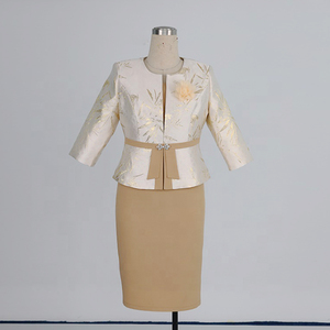 Costume de bureau formel deux pièces grande taille pour femme, idéal pour l'église ou les affaires - Product Image 1