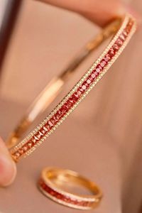 Bracelet jonc tennis Xinfly en or jaune 18 carats avec saphir rose taille princesse et diamants - Product Image 2