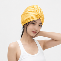Topi tidur berbahan 100% sutra ini anti kusut, lembut, nyaman, dan ramah di rambut serta kulit Anda.