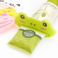 1Pc multifonction accessoires de cuisine outils dessin animé dentifrice presse-agrumes utile maison salle de bain décoration Gadgets aléatoire.