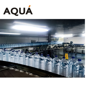 Machine de remplissage et de bouchage automatique de petites bouteilles d'eau minérale conforme à la norme CE avec commande par servomoteur - Product Image 5