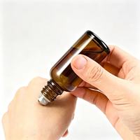 Bouteilles à bille en verre ambré de haute qualité avec boîtier noir et bille en acier inoxydable pour huiles essentielles
